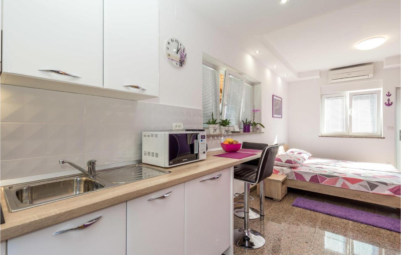 Nice Apartment In Rukavac With Kitchen Exterior photo